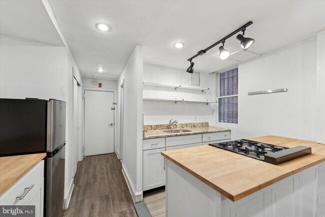 Foto del edificio - 240 S 13th St