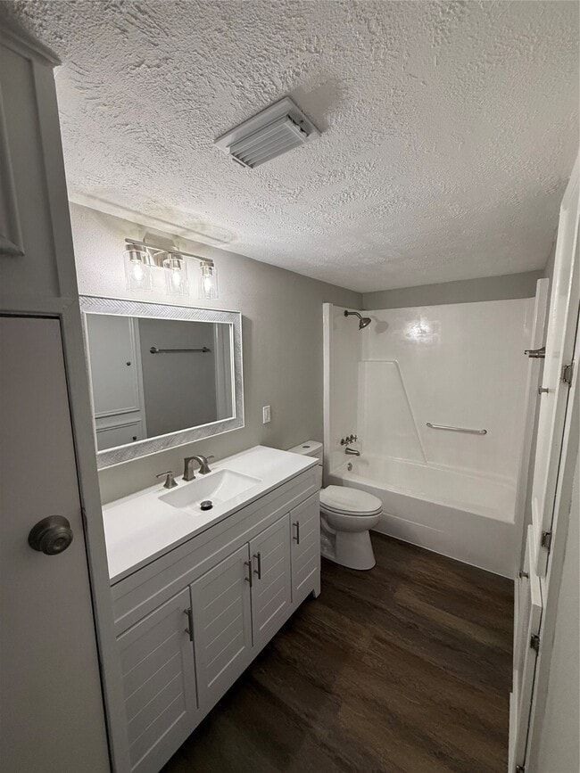 Building Photo - 503 Park Ln