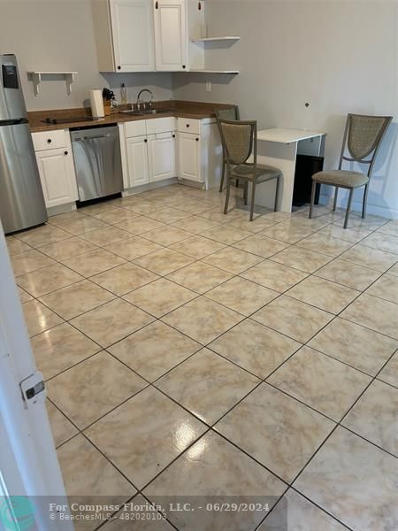 Foto del edificio - 1443 NE 56th St