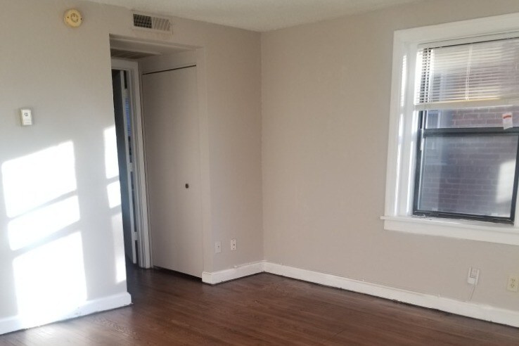 Foto principal - 4035 Charlotte St