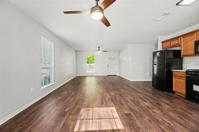 Building Photo - 326 S Bell Dr
