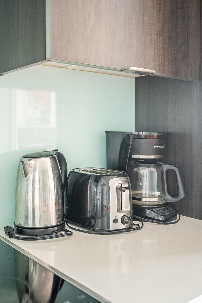 Building Photo - 250 Front St W