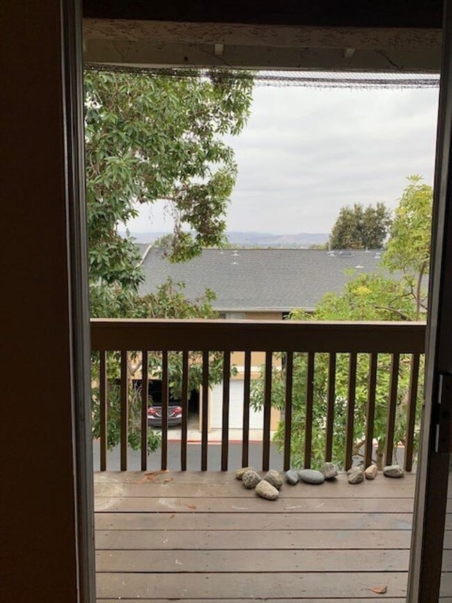 Building Photo - 2bd/2ba Upper Unit In Quail Ridge!!