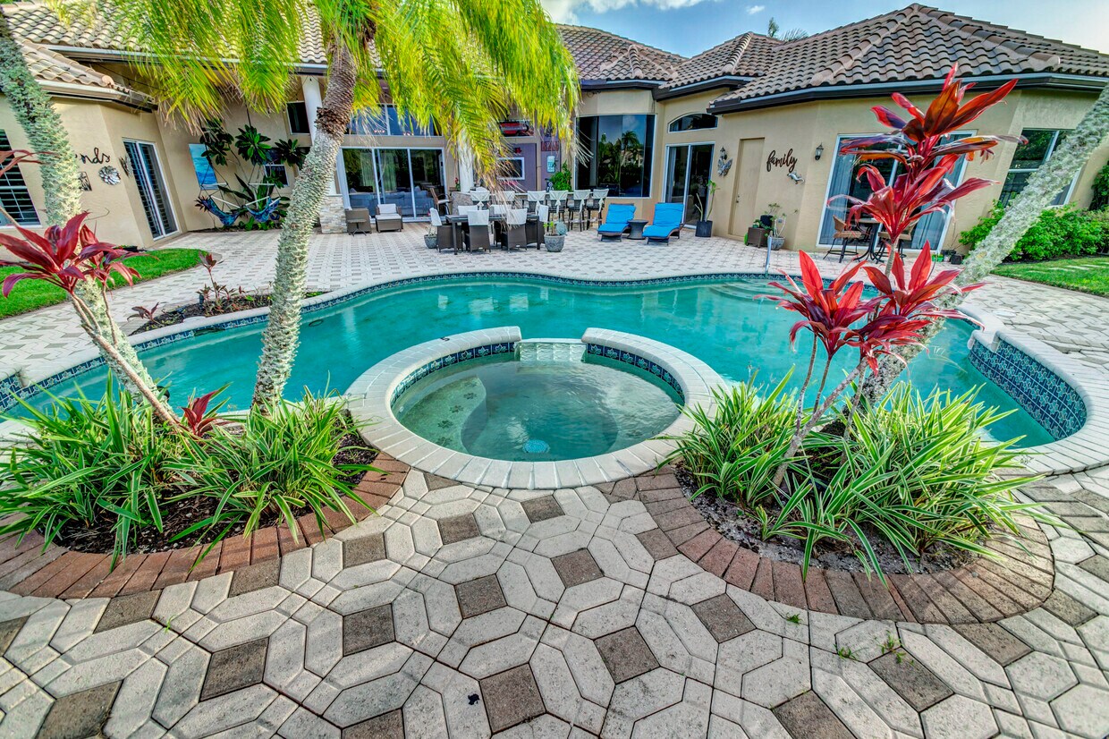 Foto principal - 8205 Woodsmuir Dr