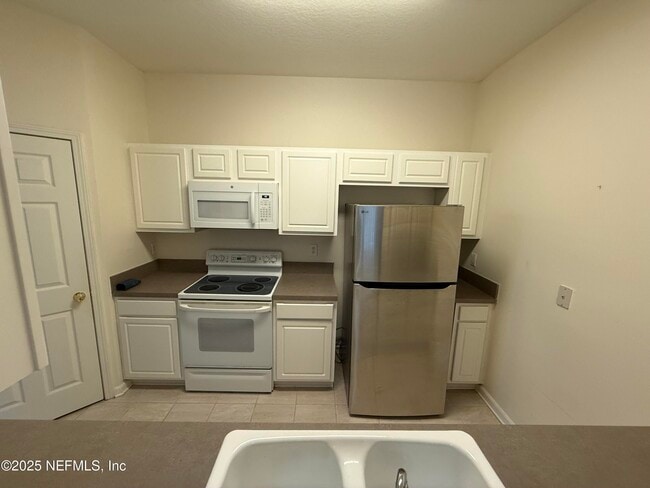 Foto del edificio - 10550 Baymeadows Rd