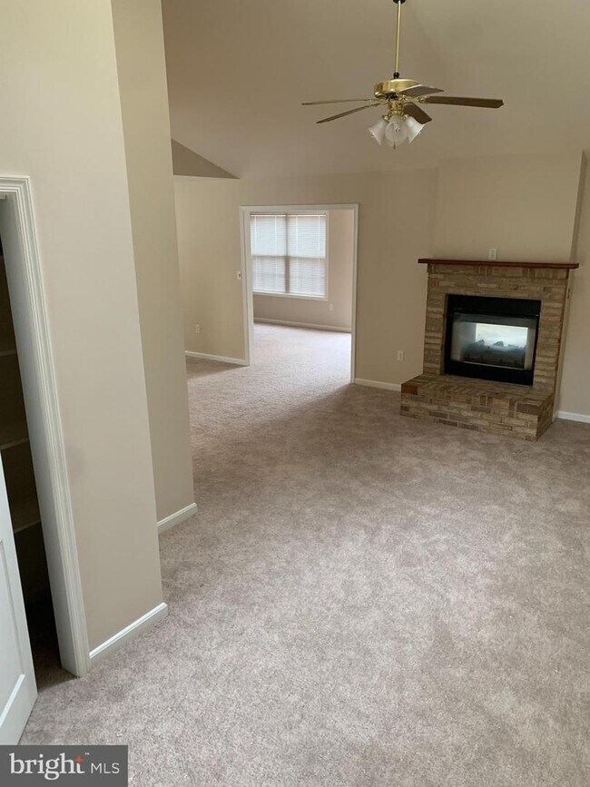 Building Photo - 799 Ripplebrook Dr