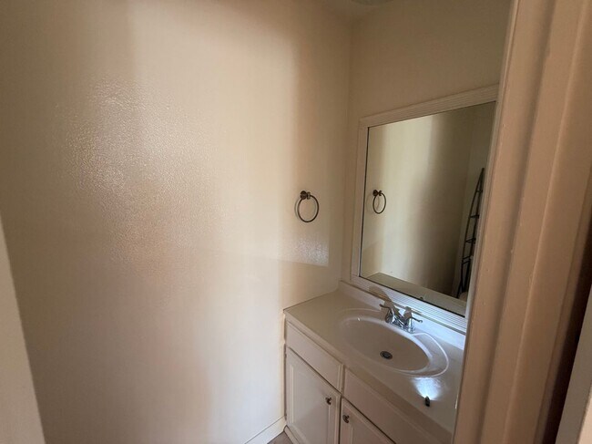 Foto del edificio - 322 N Avenue 66