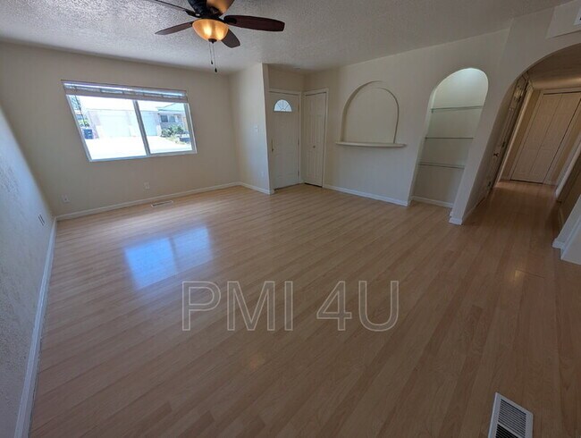 Foto del edificio - 4225 Penelope Pl NE