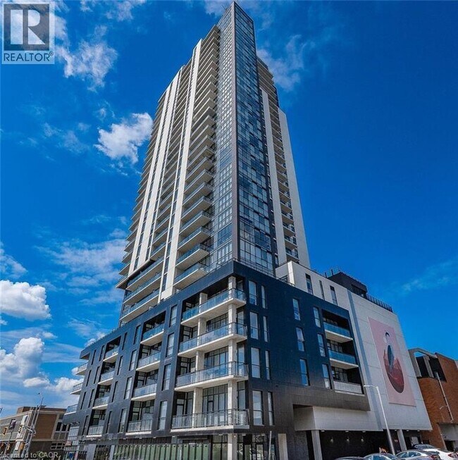 Building Photo - 60 Charles St W