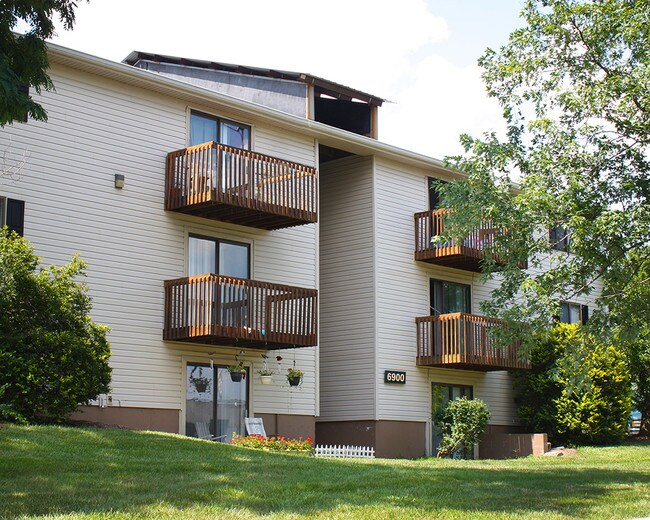 Patios y balcones - Oakwood Apartments