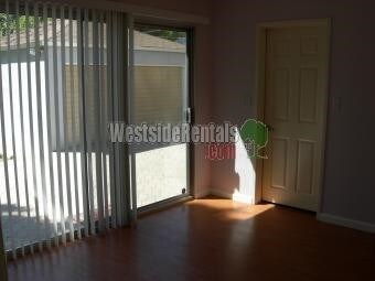 Foto del edificio - 16804 Magnolia Blvd