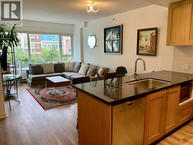 Photo du bâtiment - 821-821 Cambie St.