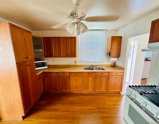 Foto del edificio - 1221 Gertrude St