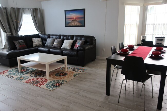 Building Photo - 3/2 Furnished Condo in Kissimmee