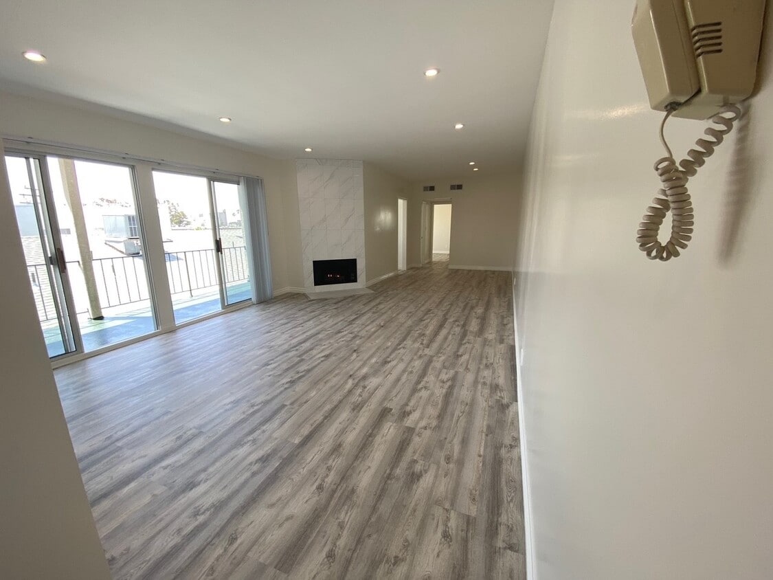 TOP FLOOR BRIGHT LARGE APT & BALCONIES - Bright Large Units With Extended Balconies