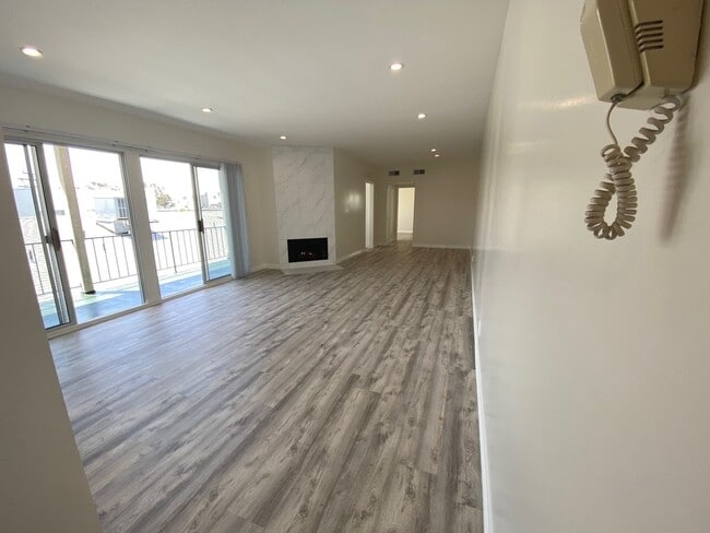 Entry, Large Living Area & Double Balcony - 832 11th St