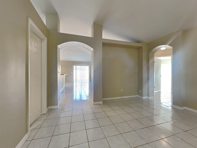 Building Photo - 717 Sand Ridge Dr