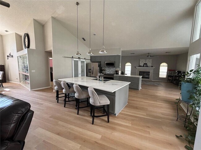 Foto del edificio - 18561 Winding Oaks Blvd