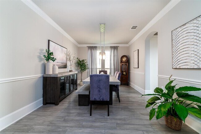Building Photo - 2400 Sunset Vista Cir
