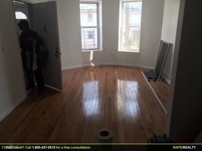 Foto del edificio - 909 Belmont Ave