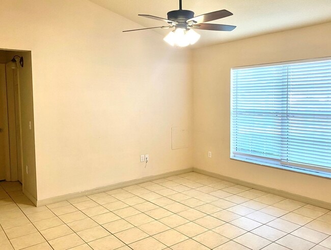Foto del edificio - 3/2 Rental With Large Fenced Backyard