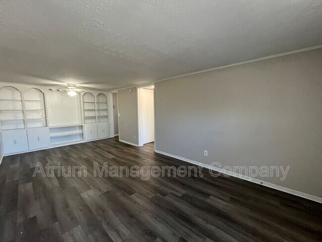 Building Photo - 1295 N Holland Pky
