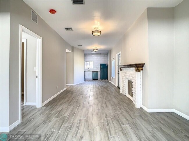 Building Photo - 1500 SW 12th Ave