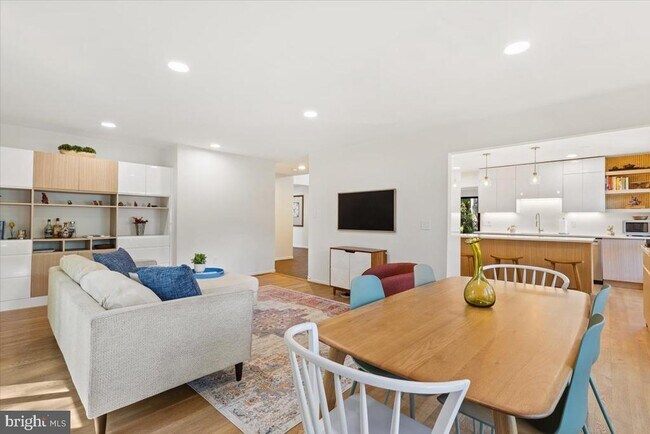 Foto del edificio - 9411 Fernwood Rd