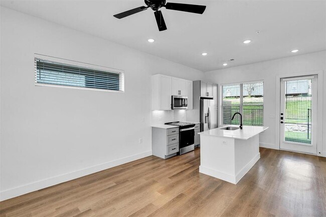 Building Photo - 1307 Provident Dr