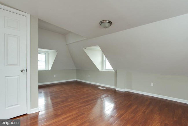 Building Photo - 501 S 49th St