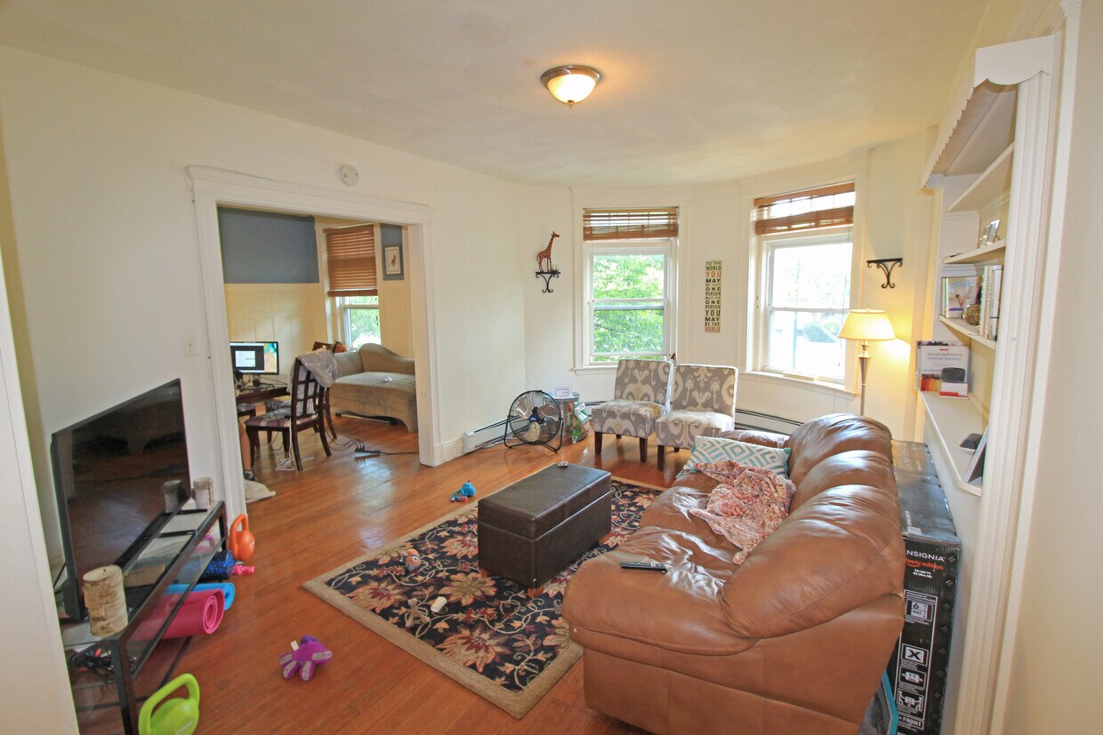 Foto principal - 1809 Beacon St