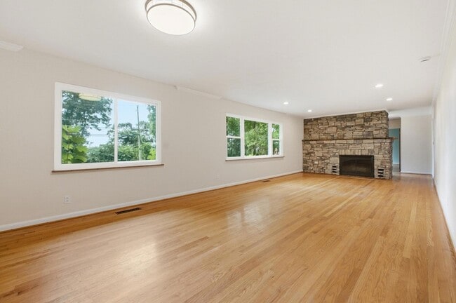 Foto del edificio - 205 S Palisades Dr