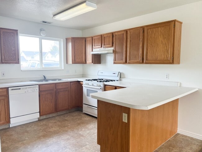 Foto del edificio - 12 Fairway Ln