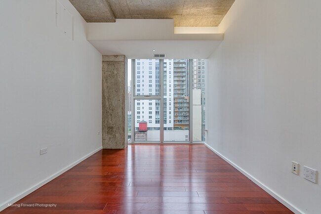 Foto del edificio - 550 N St Clair St