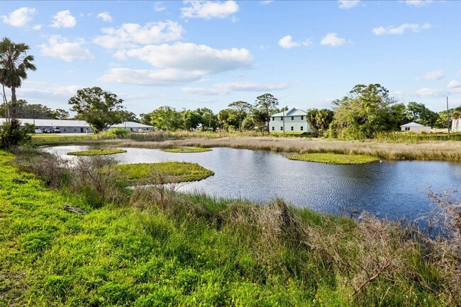 Foto del edificio - 2 Bedroom 1 Bath Duplex