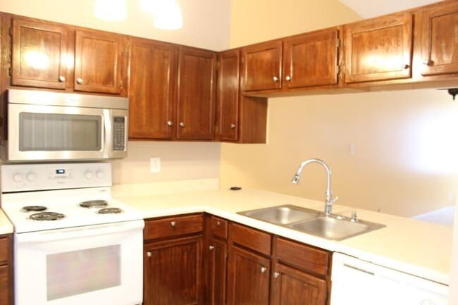 Building Photo - 399 Sunset Dr