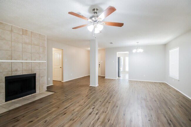 Foto del edificio - 25714 Richards Rd