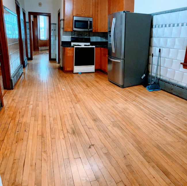 Building Photo - 1633 W 37th Pl