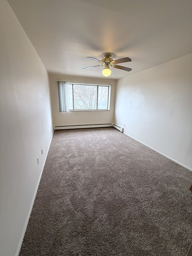 Building Photo - Fleur de Lis Apartments