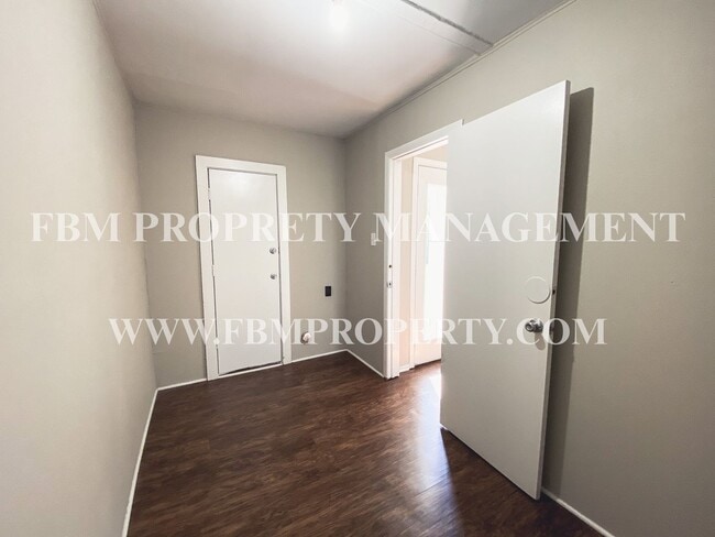 Foto del edificio - 136 Highland Dr