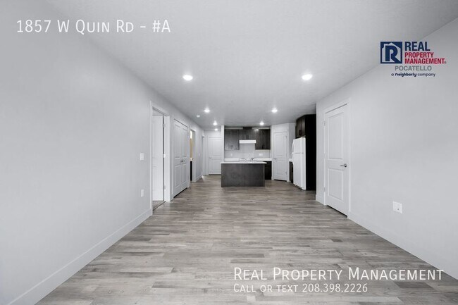 Foto del edificio - 3 Bedroom 1 Bath Apartment