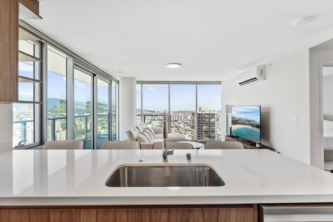 Building Photo - 1515 Liona St