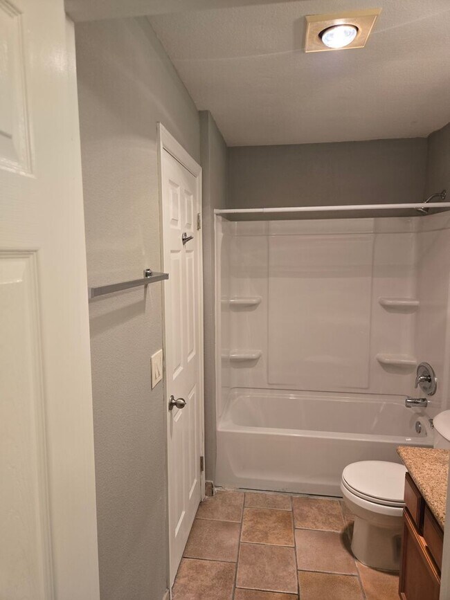 Foto del edificio - 2 Bedroom 1 Bathroom Condo