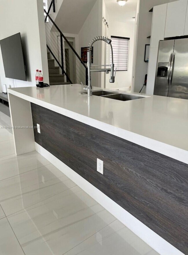 Foto del edificio - 3282 SW 44th St