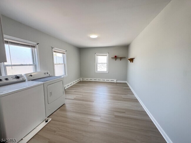 Foto del edificio - 625 Bound Brook Rd