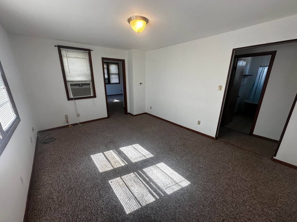 Primary Photo - 2403 Patee St