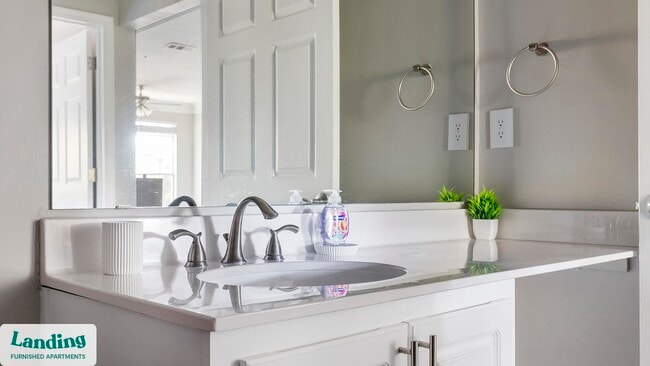 Foto del edificio - 100 Crossing Blvd