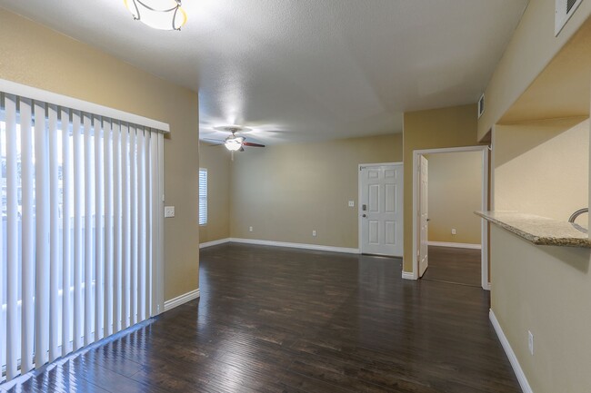 Building Photo - 2 Bedroom, 1st Floor Condo In Gated Community