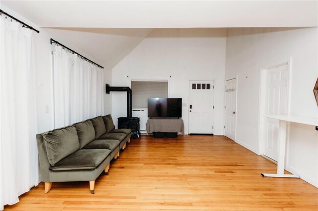 Foto del edificio - 5-45 Hilltop Ave
