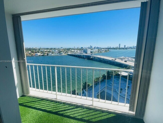 Foto del edificio - 1865 79th Street Causeway
